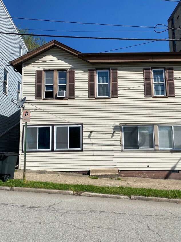 219 W 3rd St Unit 219, Greensburg, PA 15601 Apartments in Greensburg