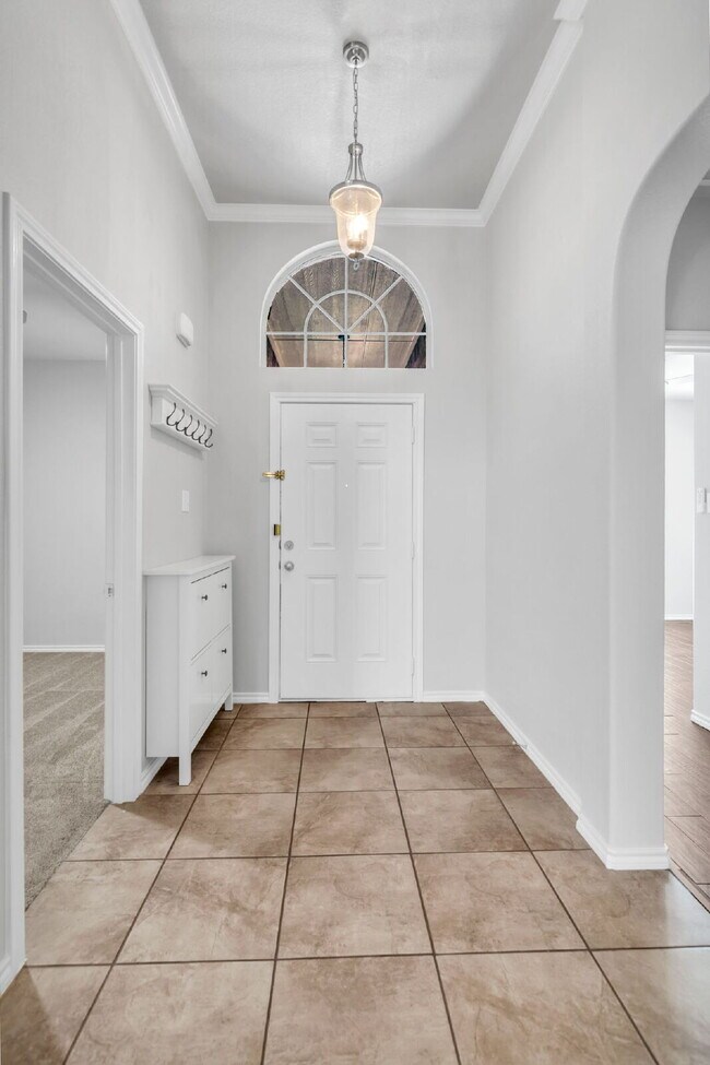 Foto del edificio - "Spacious 4-Bedroom Home with Chef’s Kitchen and a Master Retreat!"