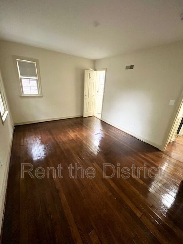 Foto del edificio - 5025 V St NW