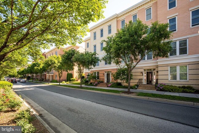 Building Photo - 2215 Richmond Hwy