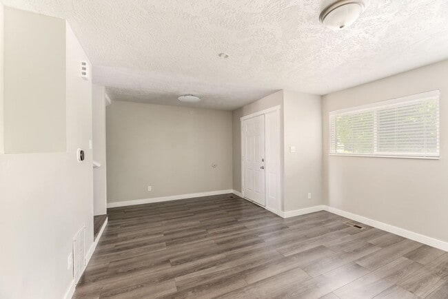 Building Photo - North Provo Duplex
