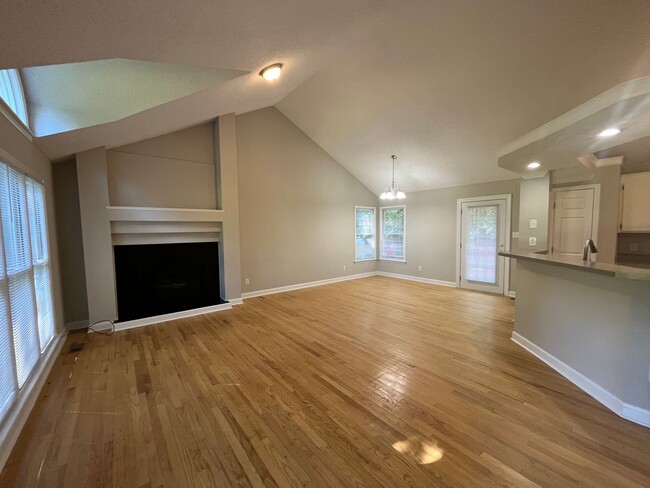 Building Photo - Charming 3-Bedroom Ranch