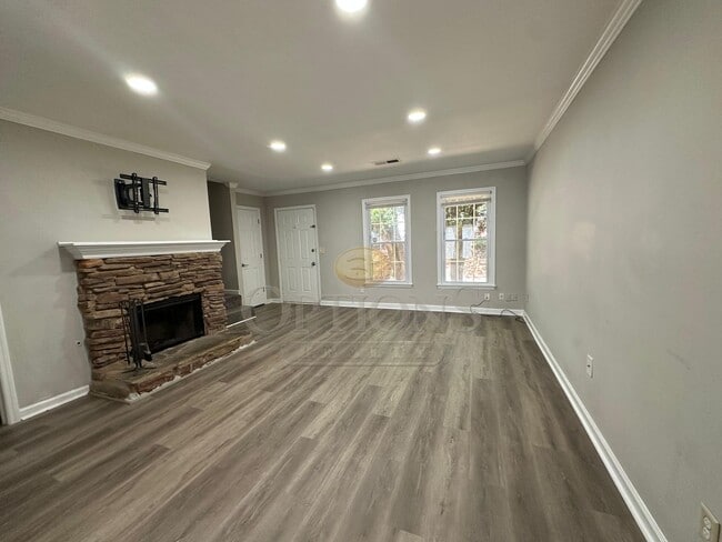 Building Photo - 2BR Townhouse in Roswell