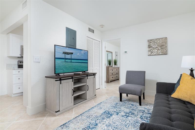 Foto principal - 805 NE 23rd Dr