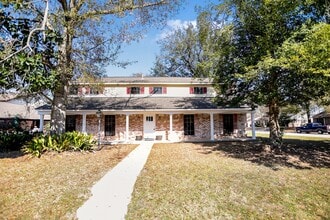 Building Photo - 502 Rosewood Dr