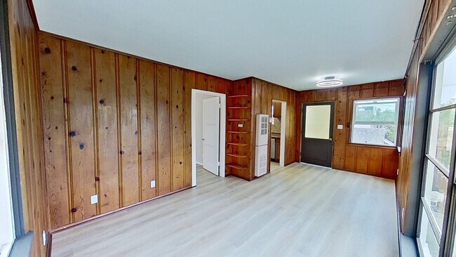 Building Photo - 212 1/2 Knoxville Ave, Huntington Beach: 1 Bed 1 Bath Unit With Private Garage and Yard!