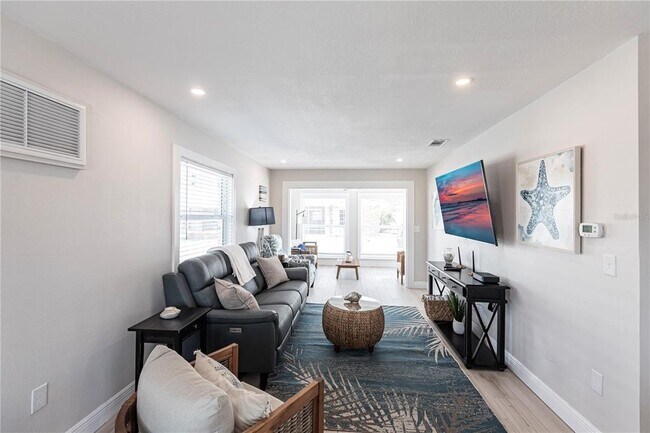 Foto del edificio - 6020 Midnight Pass Rd