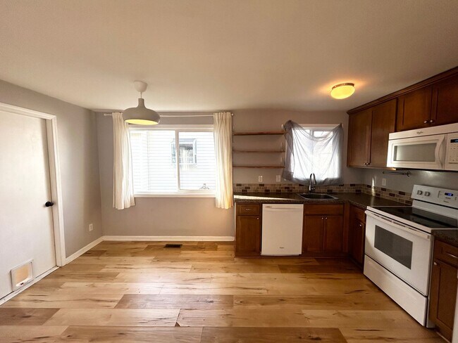 Foto del edificio - 3 Bedroom SE Portland Home with Solar Panels!