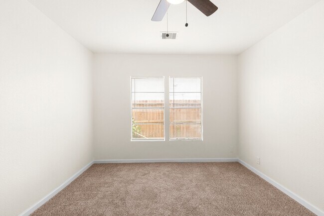 Foto del edificio - 1309 Bragg St