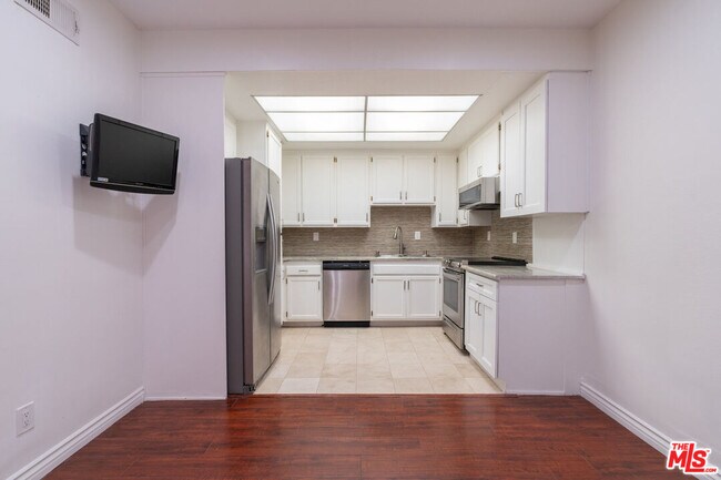 Building Photo - 14245 Dickens St