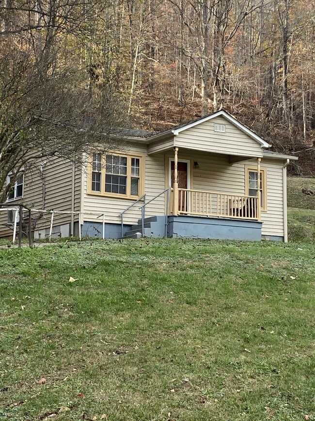 Building Photo - 2355 Blowing Rock Blvd