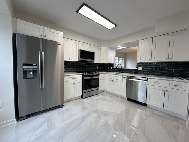 Foto del edificio - Townhouse with Woods Views and Community Amenities in Centreville