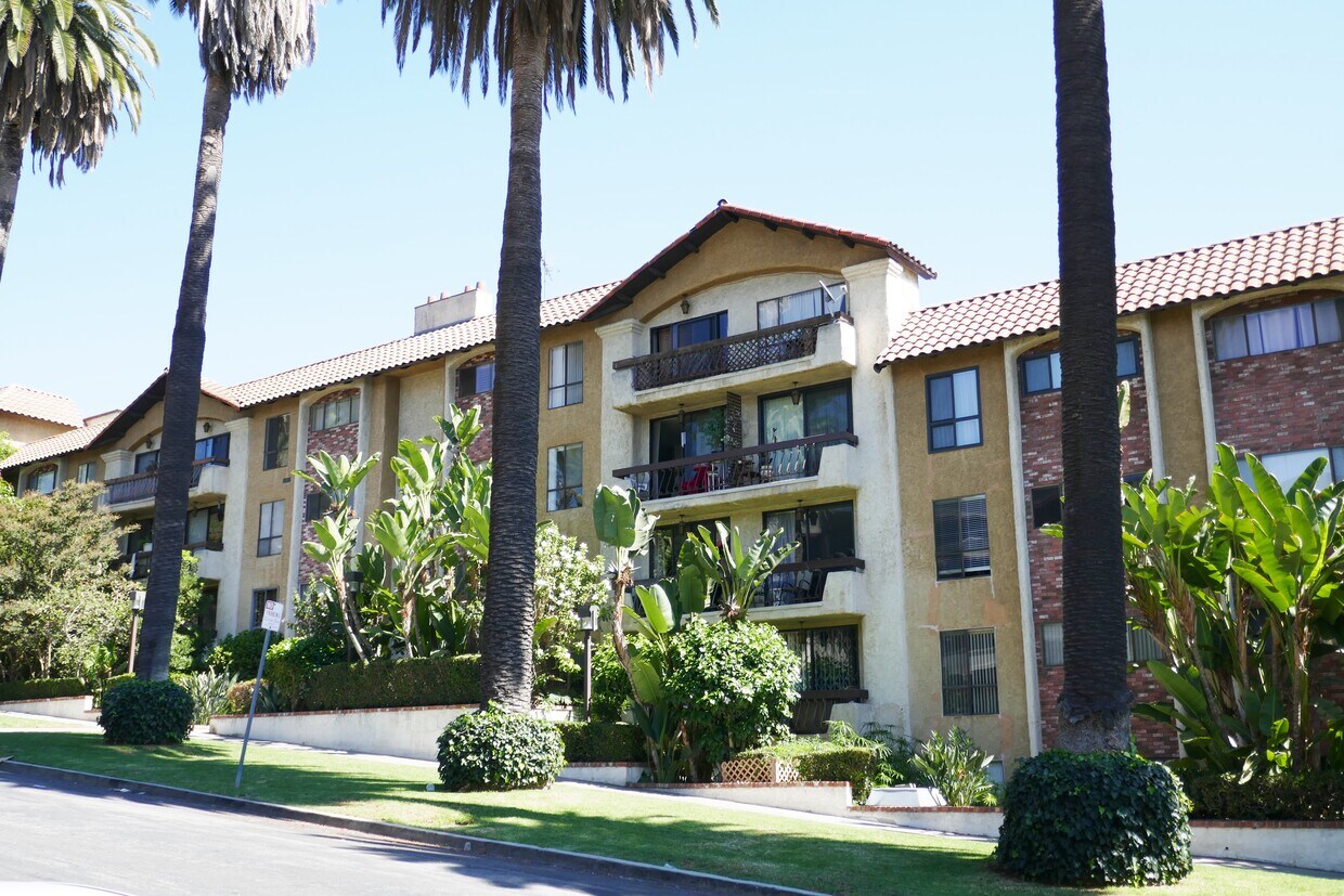 Primary Photo - 1750 Camino Palmero St