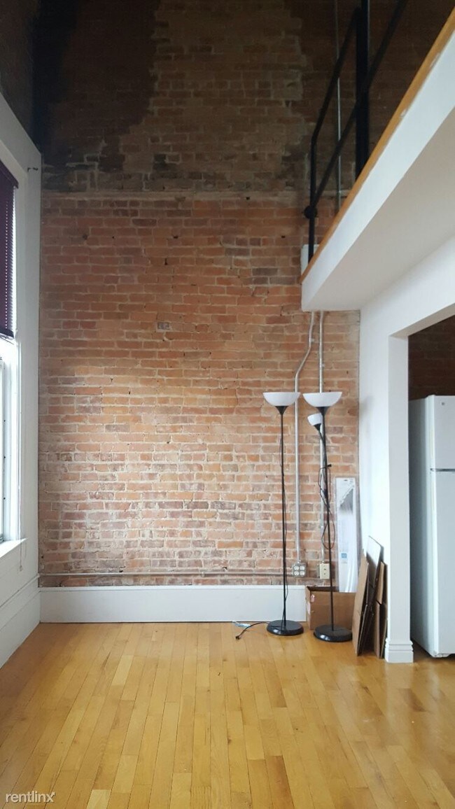 Foto del edificio - 1 br, 1 bath  - 206 W Michigan Ave
