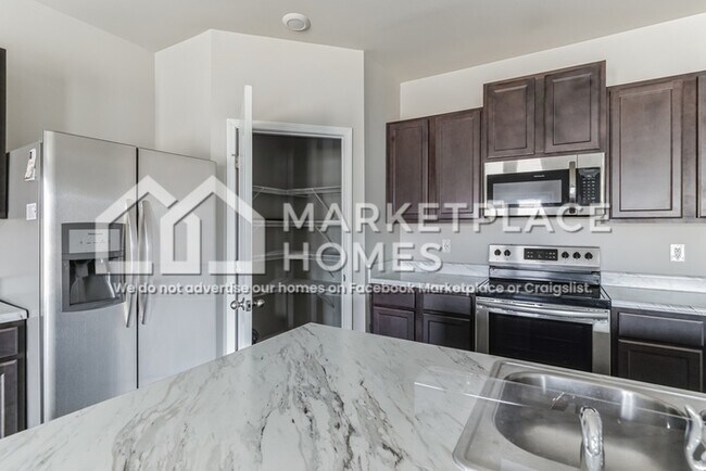 Foto del edificio - 15995 Glenncrest Ln