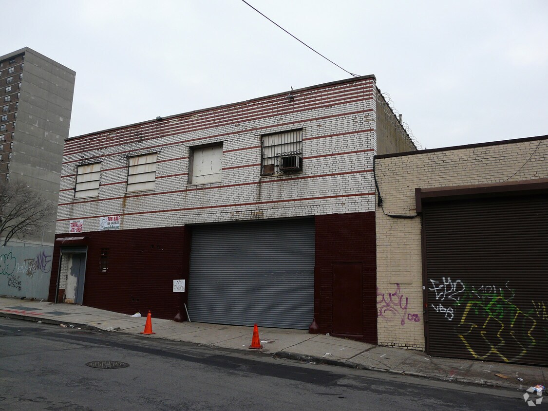 Foto del edificio - 927 Courtlandt Ave