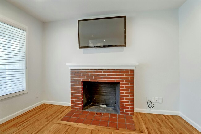 Building Photo - 541 Richmond Ave