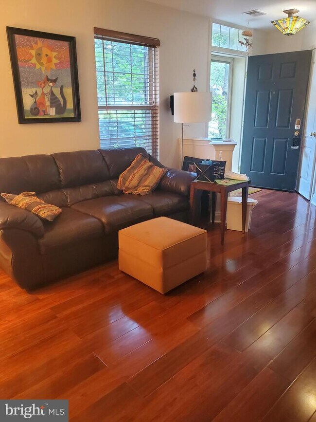 Foto del edificio - 108 Elmcroft Blvd