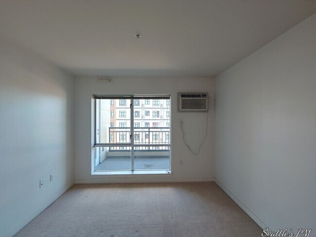 Foto del edificio - "Urban Living at Its Best: Spacious 2-Bedroom Retreat with Scenic Views!"