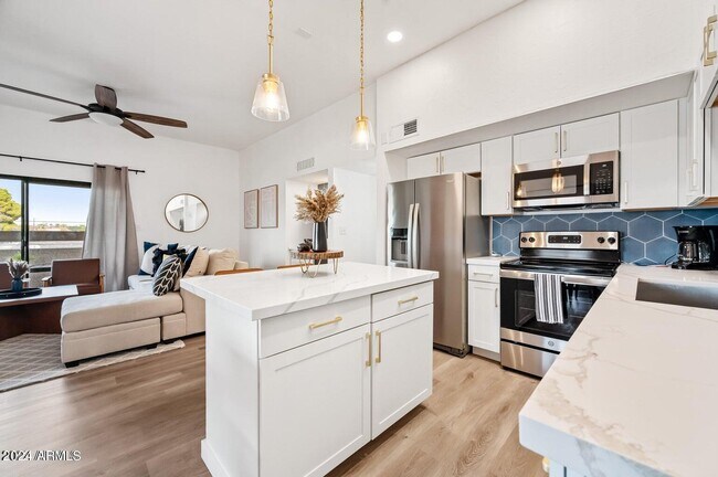 Foto del edificio - 2959 N 68th Pl