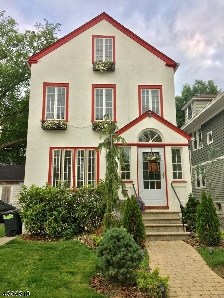 Primary Photo - 46 Midland Ave
