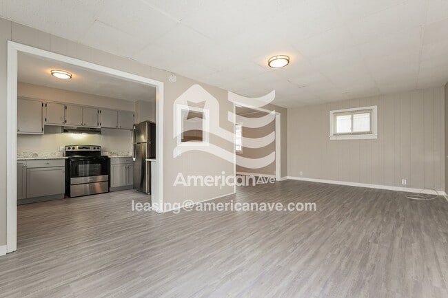 Building Photo - 933 Sycamore St