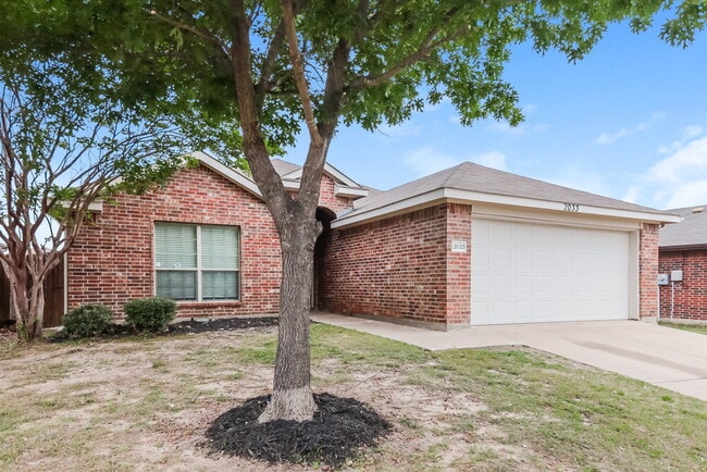 Building Photo - 2033 Club Oak Dr
