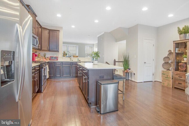 Foto del edificio - 8175 Hollow Ct