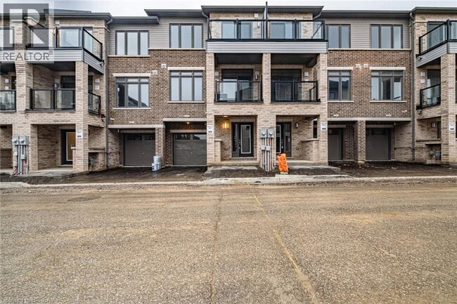 Building Photo - 585 Colborne St