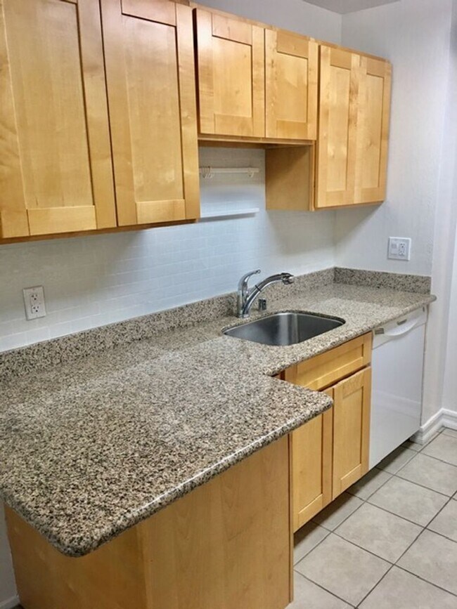 Foto del edificio - Prime Walnut Creek Location! Superb Condo ...