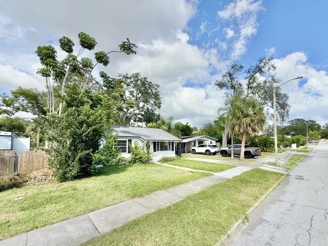 Building Photo - 5131 13th Ave N