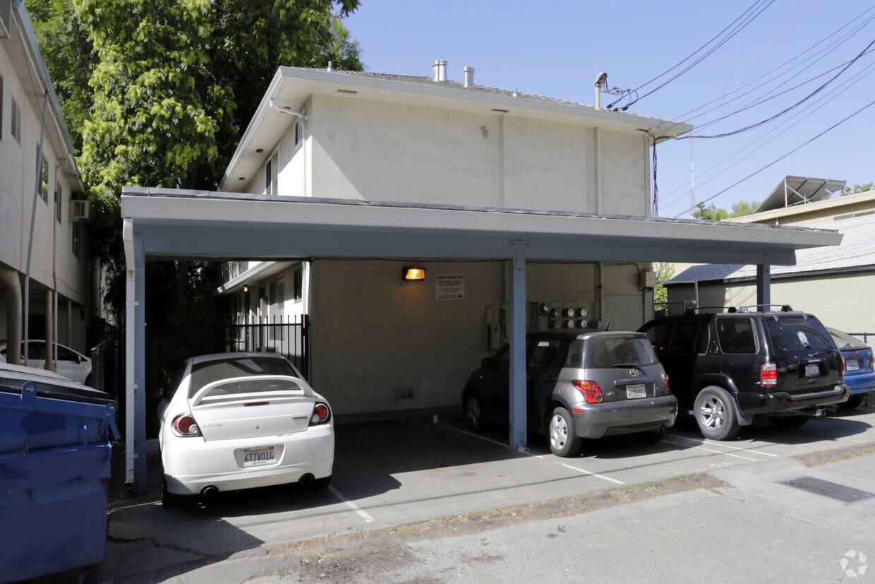 Building Photo - 2423 Q St