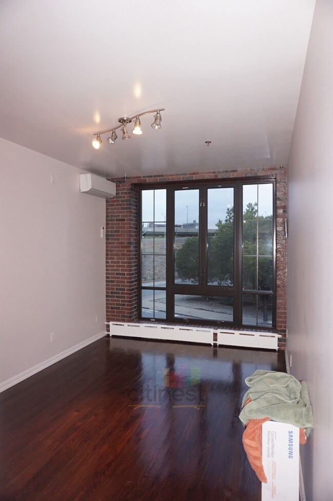 Building Photo - 54 16th St