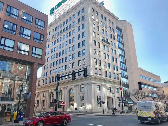 Building Photo - 875 Elm St