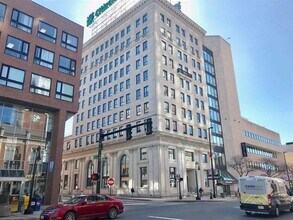 Building Photo - 875 Elm St