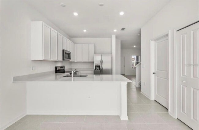 Building Photo - 2805 Skyline Lp