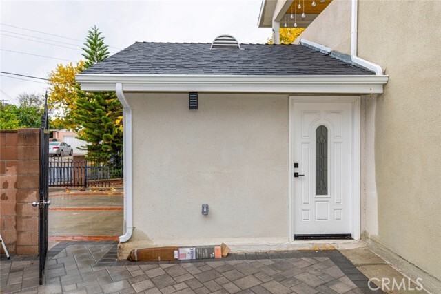 Building Photo - 6600 Charlesworth Ave
