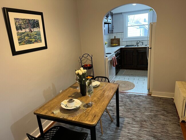 Dining - 195 Palm Dr