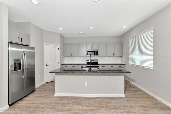Building Photo - 12561 Cades Bay Cir