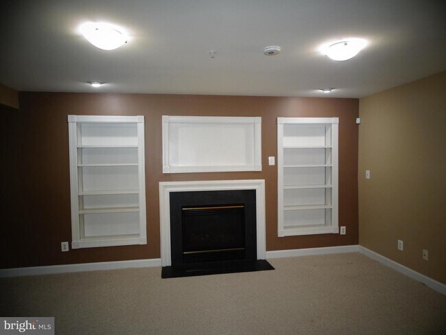 Building Photo - 10604 Ashford Way