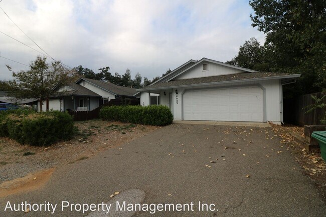 Foto del edificio - 3 br, 2 bath House - 4635 Main Street