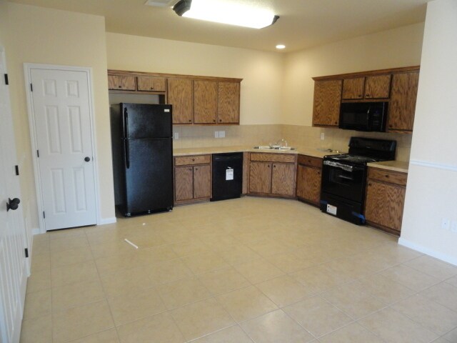 Building Photo - 2002Tru