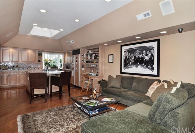 Building Photo - 1209 Santiago Dr