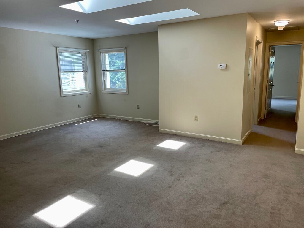 33 Enterprise St Unit 2D, Duxbury, MA 02332 Room for Rent in Duxbury