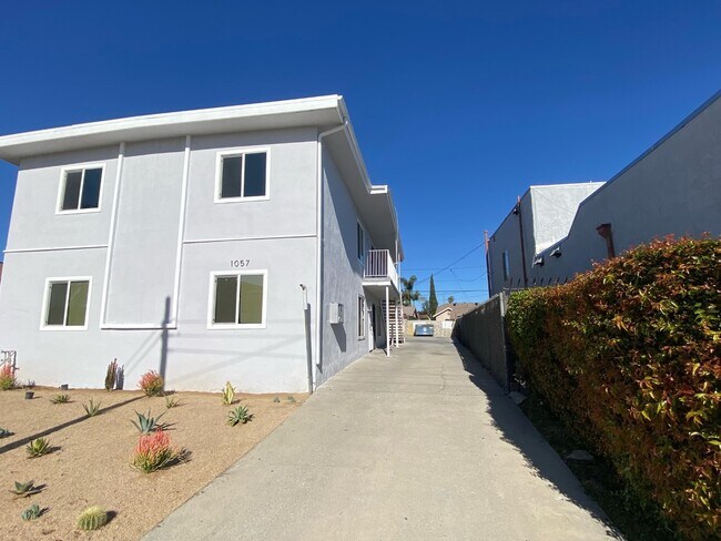 Building Photo - 1057 E Hyde Park Blvd