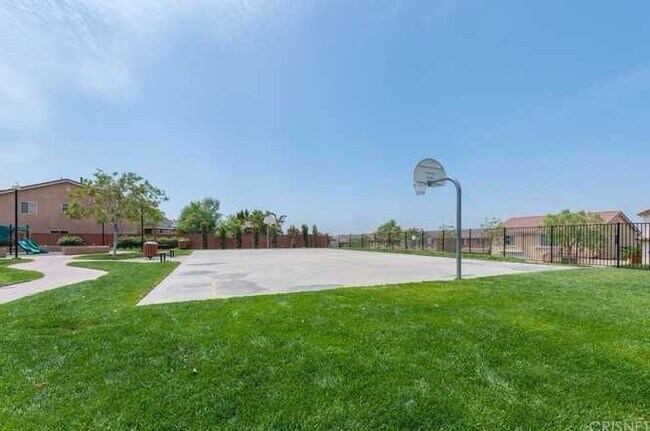 Foto del edificio - Large family home now available in the Mou...
