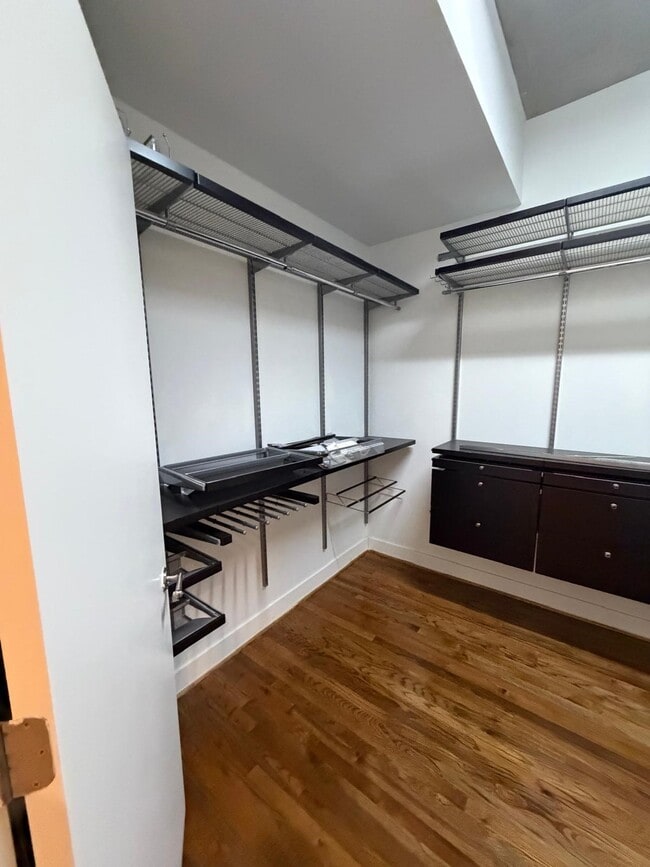 Building Photo - 5005 Hidalgo St