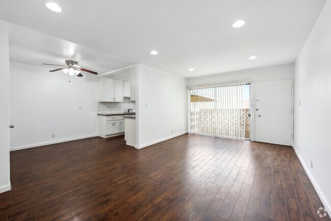 1 habitación, 1 baño, 735 pies cuadrados - 7550 Fountain Ave