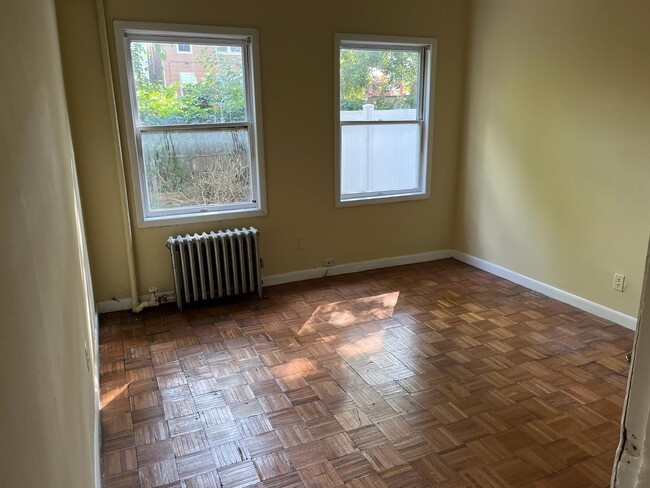 Building Photo - 318 Danforth Ave