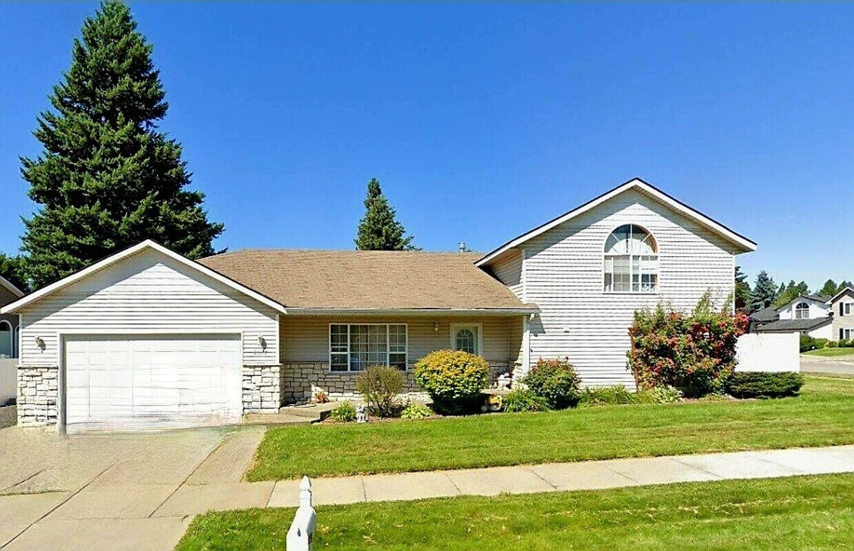 Foto principal - 3 Bed, 3 Bath House